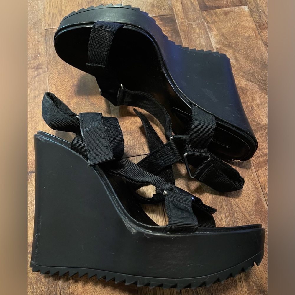 BCBGeneration Women’s Platform Wedges Women’s Size 8.5/38.5